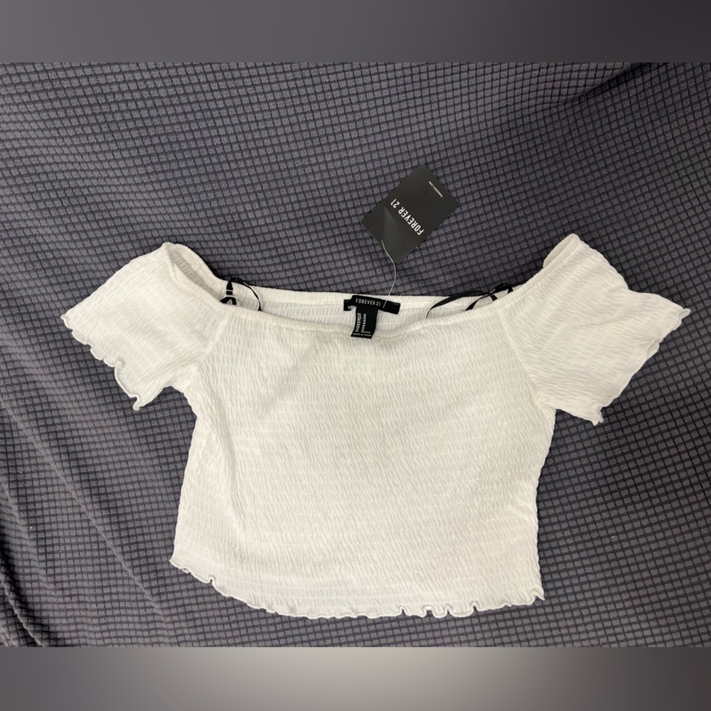 NEW Forever 21 white cropped blouse. Size M.